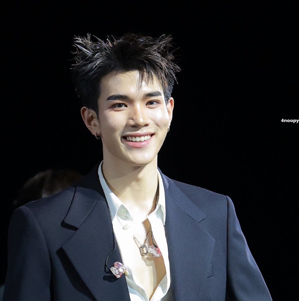 เมื่อไหร่อิมแพ็คอารีน่าถึงจะทาบทามน้องโฟ้ดไปเป็นเฟรนออฟค้าบบบ เบาหน้าแบบนี้ขึ้นจออิมแพ็คหล่อทะลุจอแน่นอน

FALL IN LOVE ARTIST FOURTH
#RISERCONCERTD2