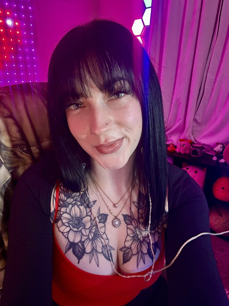 hi I’m live kick.com/dejenqueen