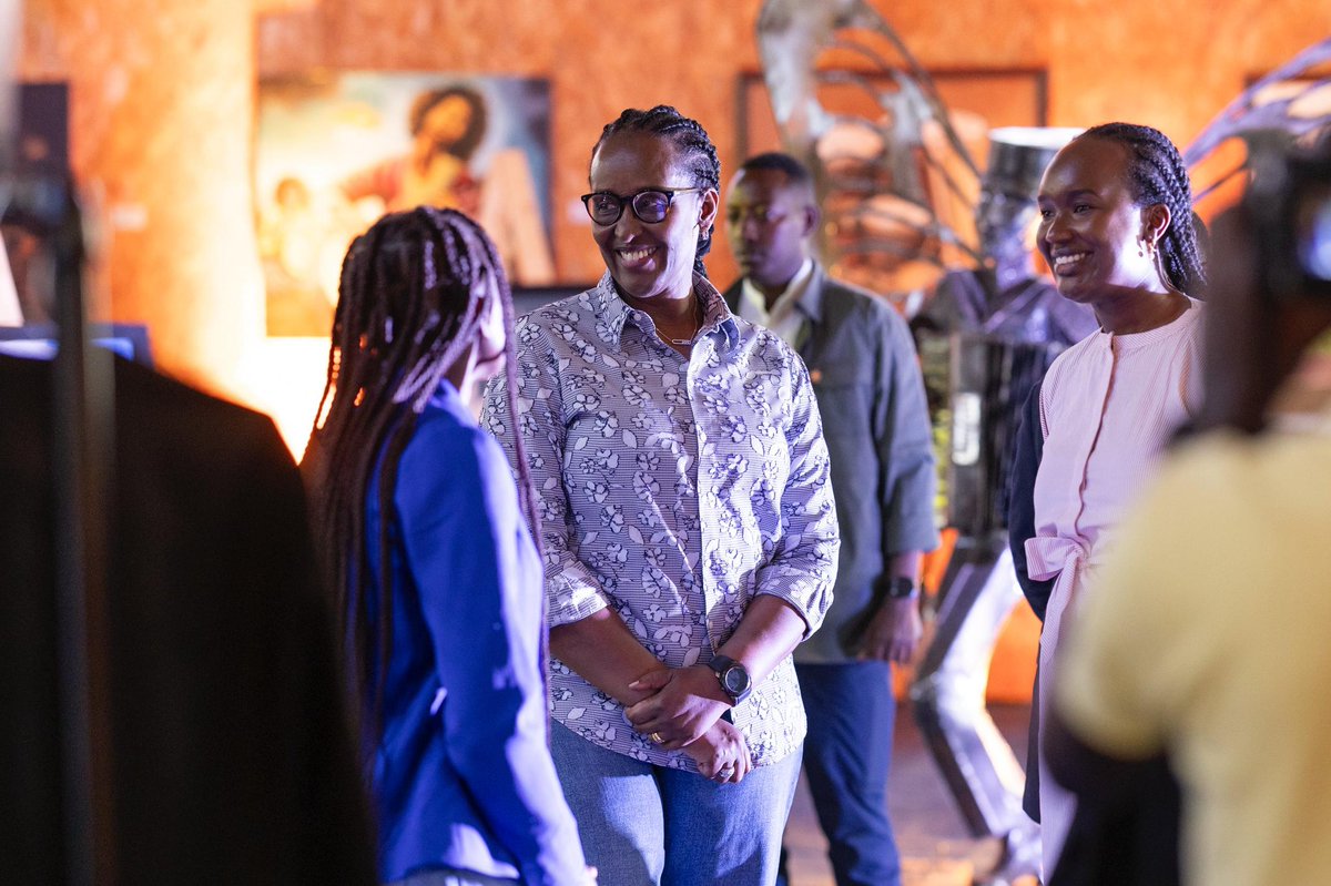 intoretuyisenge's tweet photo. When @ubuhanziRw  started in 2018, it began with a simple belief, that art should not be just a passion, it is work. Like REAL work. 
With the three cohorts, this programme has walked alongside hundreds of artists, musicians, designers, filmmakers, writers, performers, https://t.co/wHGtEdBLqQ