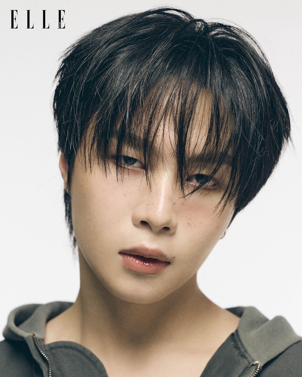 #ELLECrush "รู้สึกอยากทำทุกอย่างเลย การเต้น การร้อง การเขียน การแสดง การมีความคิดอะไรใหม่ๆ ผมเผลอคิดธุรกิจด้วยซ้ำ ผมรู้สึกว่าสนุกดี” รอติดตามบทสัมภาษณ์ของ จั๋งธีร์ <a href="/Jungyippy/">Jungyippyตัวจริง</a> และ <a href="/BUS_SONRAY/">BUS because of you i shine</a> ได้ที่แอลเร็วๆ นี้

#ELLEThailand
#ELLECrushxBUS
#BUSbecauseofyouishine
#JUNGT