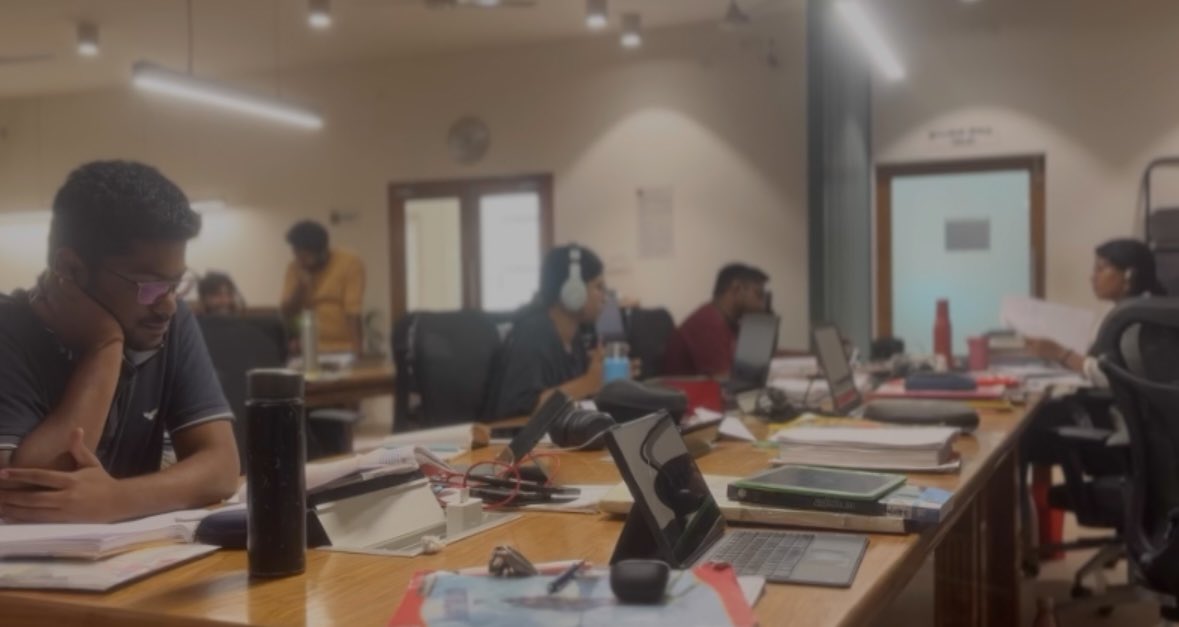 Shot and edited a video for TOI’s “iWitness” on Tamil Nadu’s low-cost coworking spaces turning into startup hubs.

In Chennai, students preparing for NEET, JEE and UPSC share space with traders, tech professionals and early-stage startups, all for just ₹50 for half a day.

With