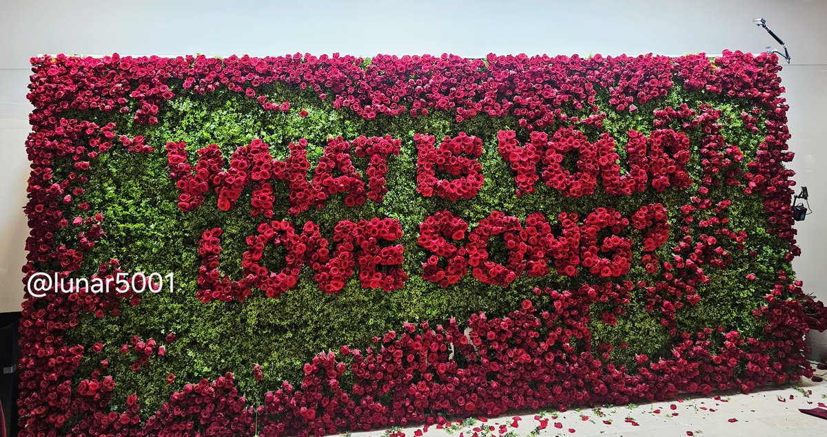 꺄~~~넘 행복하다🥰
함께해준 가족들도 감사🫶 

발렌타인데이라고 오빠들한테 장미꽃받을줄이야~~~~~~~🌹
방탄소년단 사랑해💜