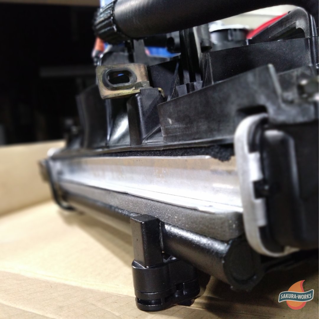 SWorks0303's tweet image. L700ミラジーノのラジエーター回り。限界を迎えているラジエーターが多くなりました。KOYORADの2層タイプをチョイス。ファンモーターも同時交換です。隙間埋めのスポンジ取付けやサビ止め塗装を実施して完成。
#gino #mira #daihatsu #l700 #ジーノ #ダイハツ #ミラジーノ #ラヂエーター