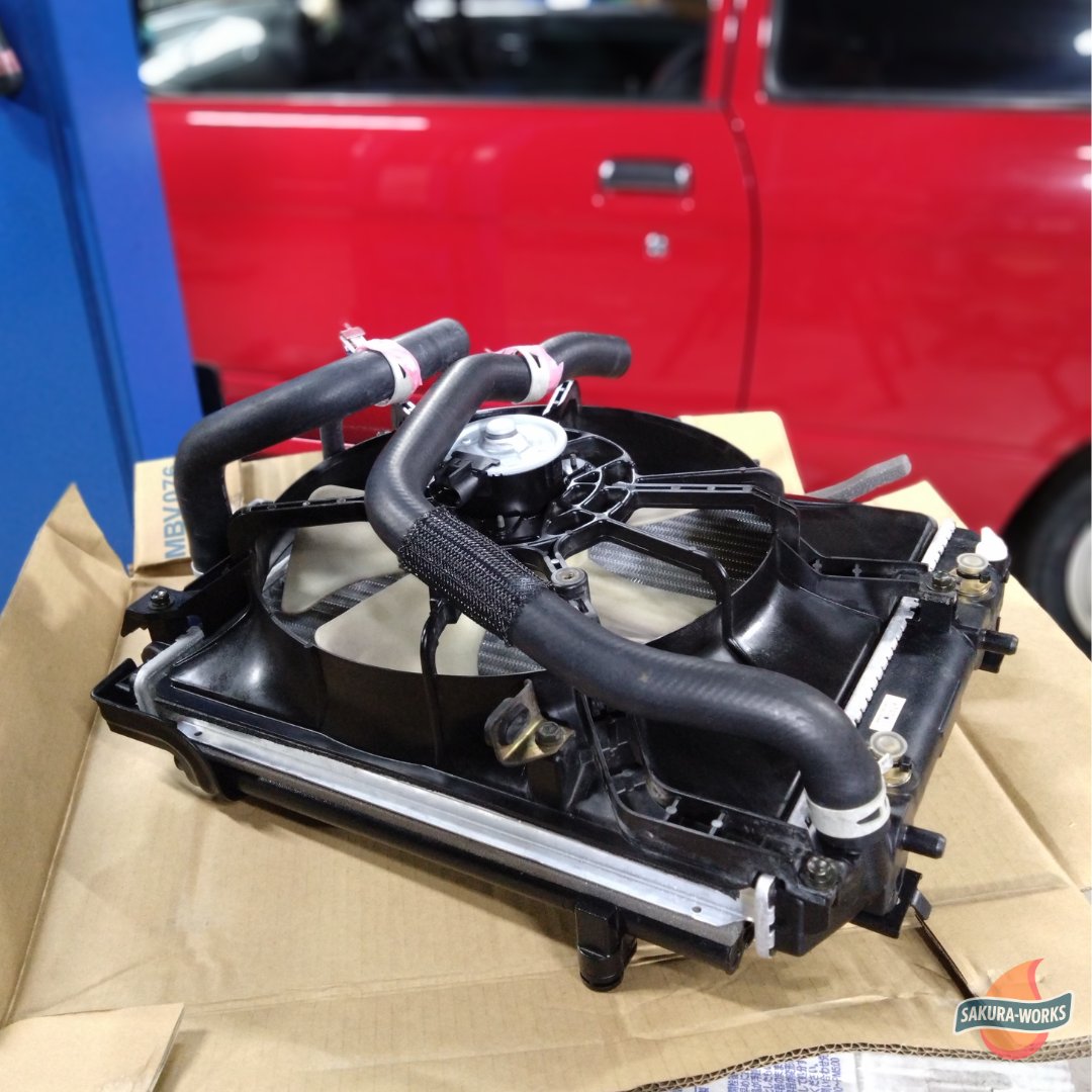 SWorks0303's tweet image. L700ミラジーノのラジエーター回り。限界を迎えているラジエーターが多くなりました。KOYORADの2層タイプをチョイス。ファンモーターも同時交換です。隙間埋めのスポンジ取付けやサビ止め塗装を実施して完成。
#gino #mira #daihatsu #l700 #ジーノ #ダイハツ #ミラジーノ #ラヂエーター