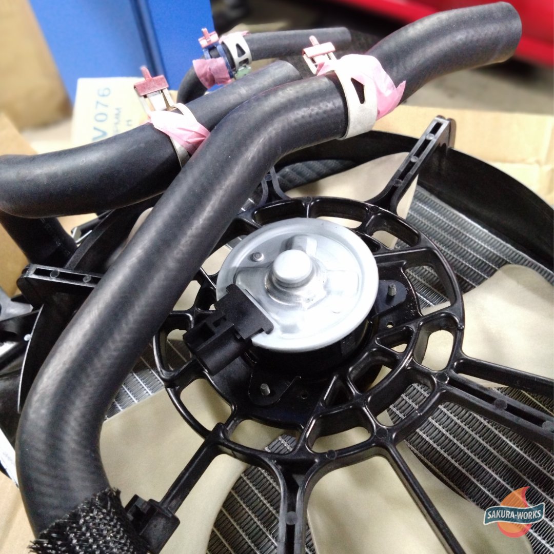 SWorks0303's tweet image. L700ミラジーノのラジエーター回り。限界を迎えているラジエーターが多くなりました。KOYORADの2層タイプをチョイス。ファンモーターも同時交換です。隙間埋めのスポンジ取付けやサビ止め塗装を実施して完成。
#gino #mira #daihatsu #l700 #ジーノ #ダイハツ #ミラジーノ #ラヂエーター