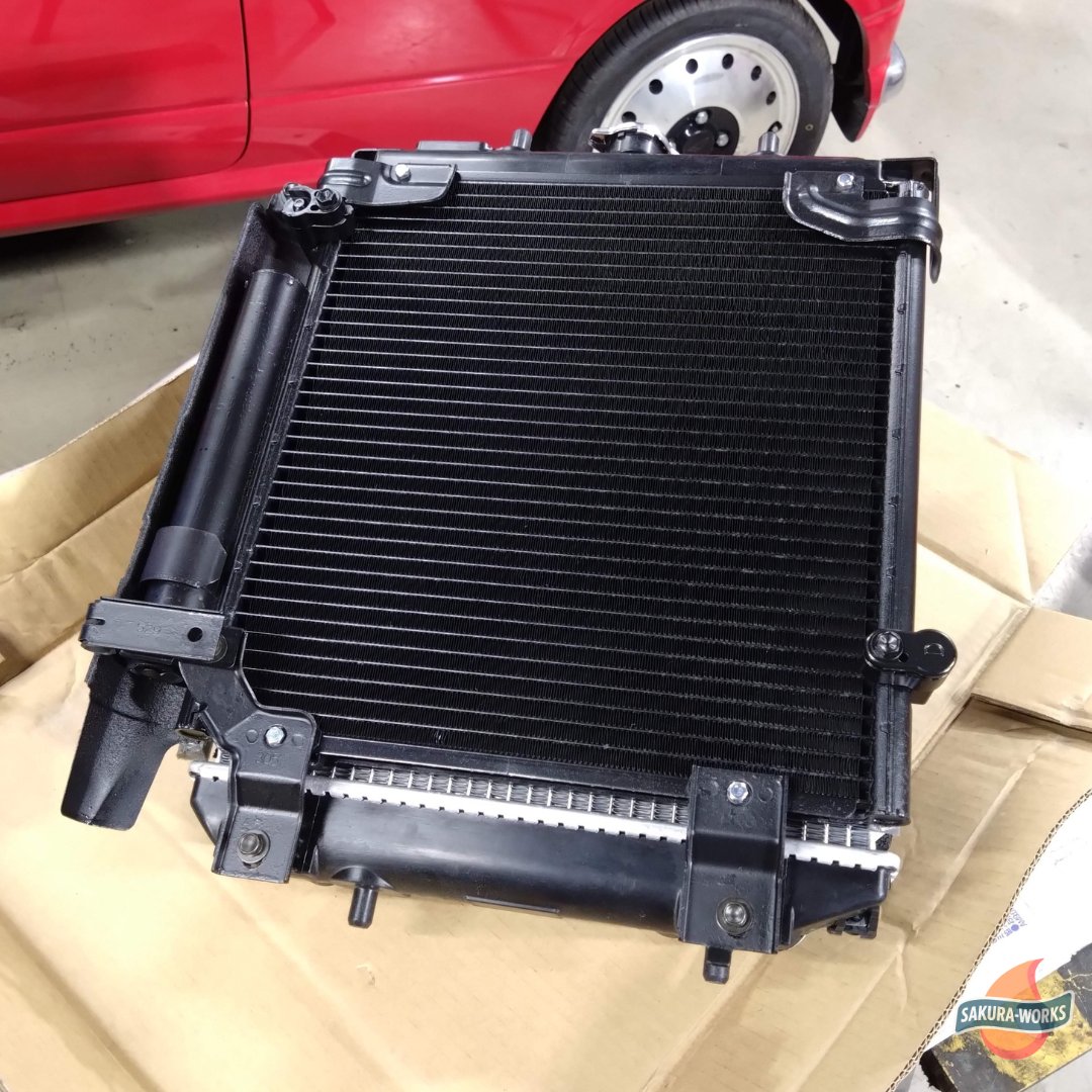 SWorks0303's tweet image. L700ミラジーノのラジエーター回り。限界を迎えているラジエーターが多くなりました。KOYORADの2層タイプをチョイス。ファンモーターも同時交換です。隙間埋めのスポンジ取付けやサビ止め塗装を実施して完成。
#gino #mira #daihatsu #l700 #ジーノ #ダイハツ #ミラジーノ #ラヂエーター