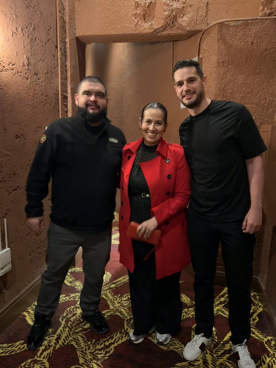 Que noche con este par <a href="/adrianm10/">adrián marcelo</a> y <a href="/lamolechida/">IVAN LA MOLE</a>