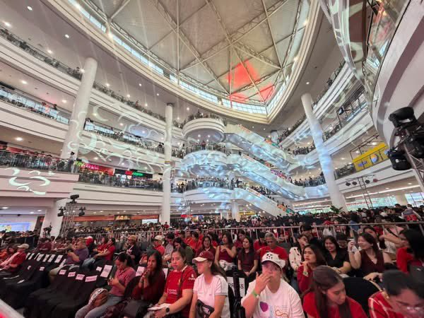 polarisabscbn's tweet photo. Blooms and Arrows, are you ready for an extra kilig Valentine’s date with #BINI and #WRIVE? 💕

Join us now here at Robinsons Manila for BINI’s Valentine’s Kiligan Fest! Let’s celebrate love, music, and kilig vibes! 💘✨

WRIVE SERENADES BINIKiliganFest
#BINI #BINI_KiliganFest https://t.co/lsOSnXpgf2