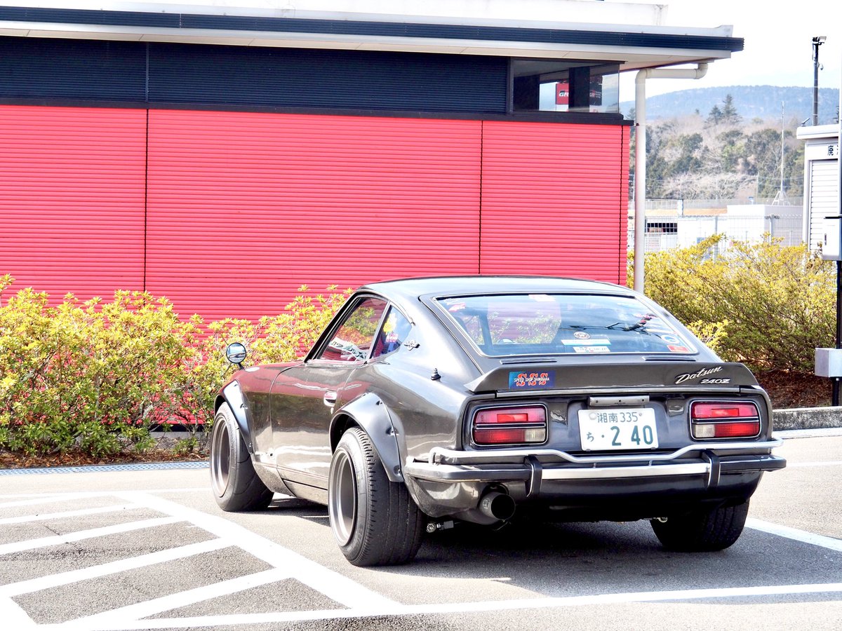 yasaimeijin0240's tweet image. 今日はドイツの親友とDR30の日本の親友の3人でfswへ！🚗😊
圏央道では火災渋滞、東名も事故渋滞、下道も渋滞…。😱鎌倉から３時間以上かかりました。😭
#s30z #240z #dr30 #富士スピードウェイ #fsw

Du hast es endlich zur FSW geschafft, zu der du schon immer wolltest. 😊Lass uns zusammen