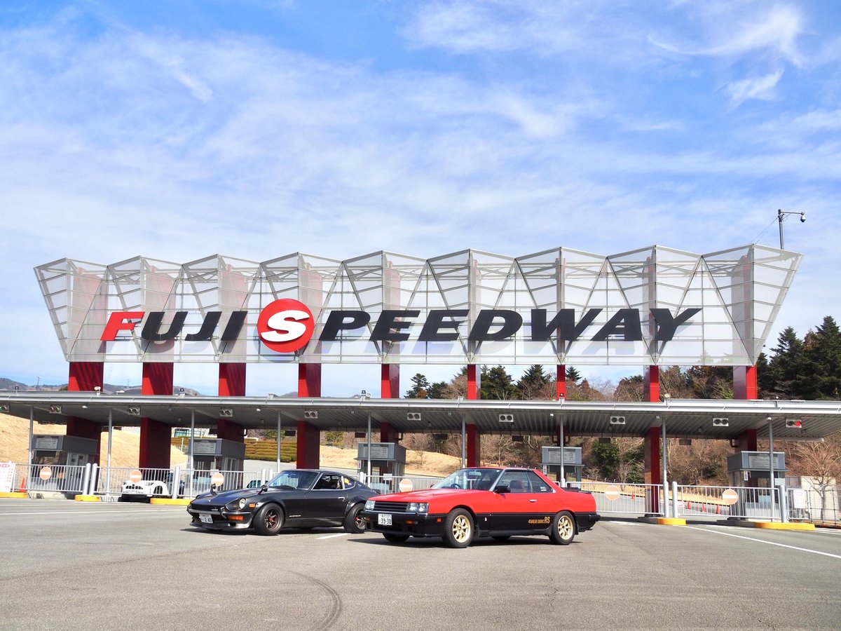 yasaimeijin0240's tweet image. 今日はドイツの親友とDR30の日本の親友の3人でfswへ！🚗😊
圏央道では火災渋滞、東名も事故渋滞、下道も渋滞…。😱鎌倉から３時間以上かかりました。😭
#s30z #240z #dr30 #富士スピードウェイ #fsw

Du hast es endlich zur FSW geschafft, zu der du schon immer wolltest. 😊Lass uns zusammen