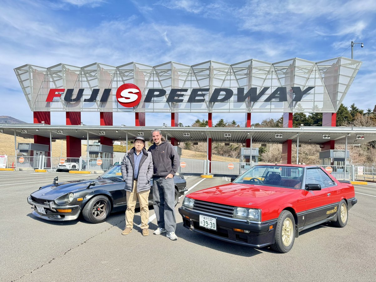 yasaimeijin0240's tweet image. 今日はドイツの親友とDR30の日本の親友の3人でfswへ！🚗😊
圏央道では火災渋滞、東名も事故渋滞、下道も渋滞…。😱鎌倉から３時間以上かかりました。😭
#s30z #240z #dr30 #富士スピードウェイ #fsw

Du hast es endlich zur FSW geschafft, zu der du schon immer wolltest. 😊Lass uns zusammen