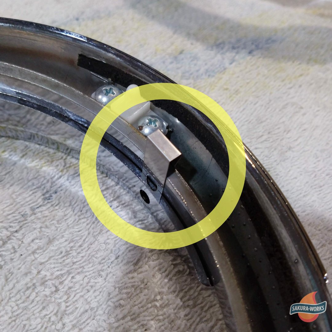 SWorks0303's tweet image. L700ミラジーノのオプションパーツ。ヘッドランプバイザー。社外品も見かけますが、個人的には純正推し。このクオリティでこの価格。かわいさ3割増しでございます。
#gino #mira #daihatsu #l700 #ジーノ #ダイハツ #ミラジーノ #ヘッドランプバイザー