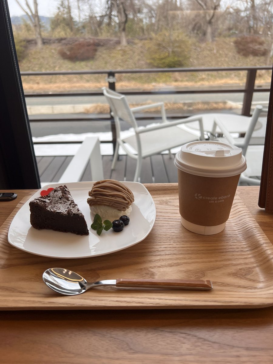 create_ebara's tweet photo. 京都府の宮津市にあるシルク製品と織機のあるカフェです。
ケーキセットのケーキは、
一週間くらいガトーショコラ＆モンブランアイスです。チョコ好きな方は、ぜひ
#ケーキセット
#silkandcafe https://t.co/1dngSniC9M