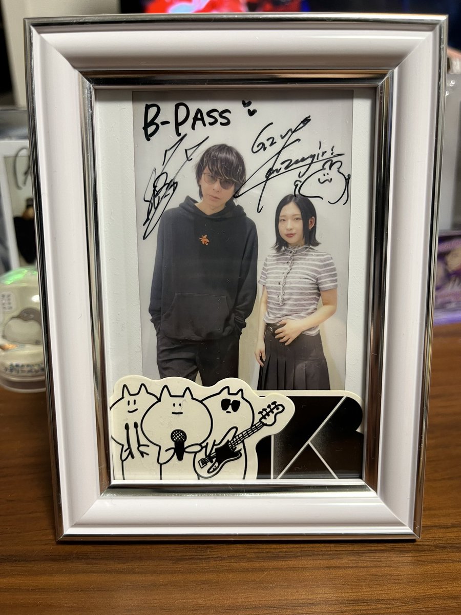 そういえばB-PASSのチェキ、絶妙なサイズ過ぎて何となくで買った写真