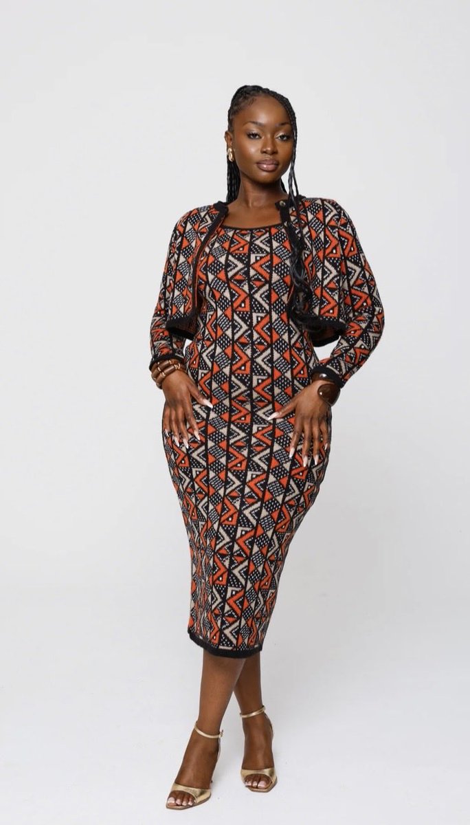 Organicbeing32's tweet image. ✨ Kamtchou Set ✨

A bold two-piece knitwear look: curve-hugging midi dress &amp;amp; cropped cardigan.

Day to night. Soft stretch. Statement style.

grass-fields.co.uk/ishah92

#Grassfields 
#AfricanFashion 
#KnitwearStyle