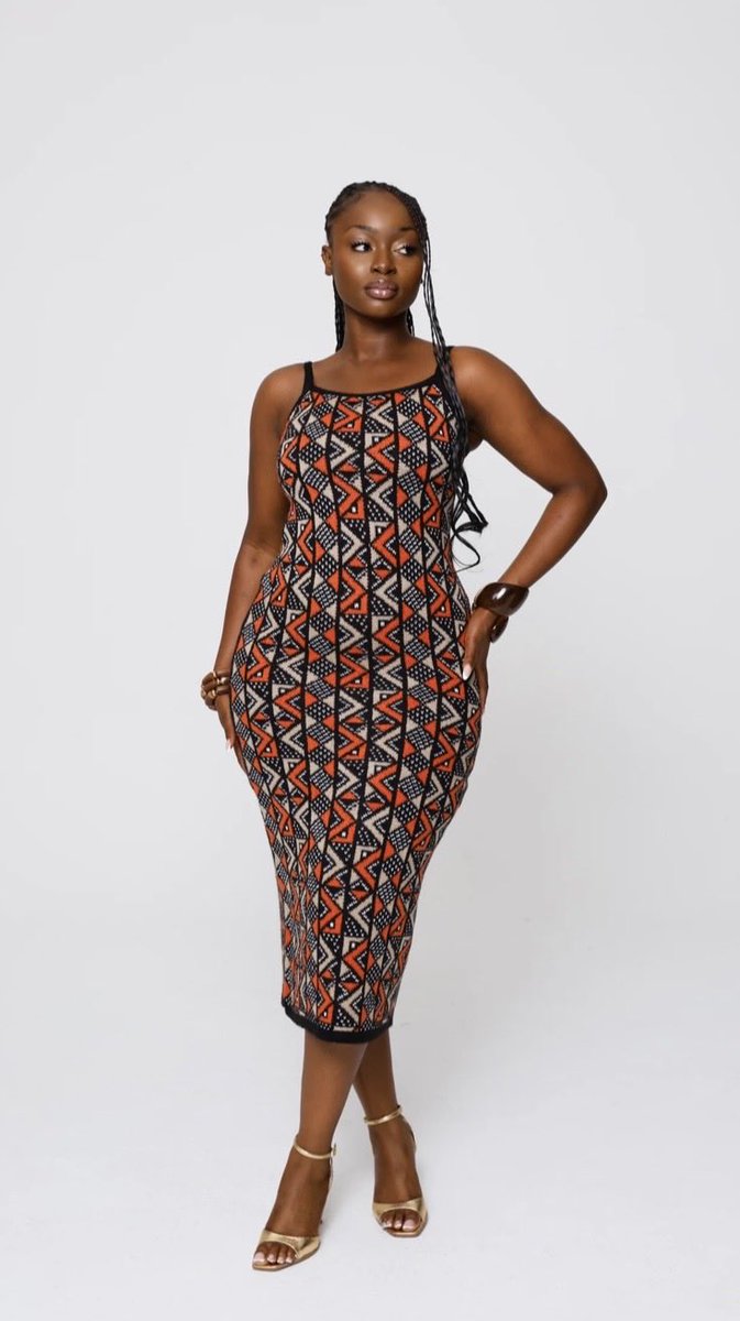 Organicbeing32's tweet image. ✨ Kamtchou Set ✨

A bold two-piece knitwear look: curve-hugging midi dress &amp;amp; cropped cardigan.

Day to night. Soft stretch. Statement style.

grass-fields.co.uk/ishah92

#Grassfields 
#AfricanFashion 
#KnitwearStyle