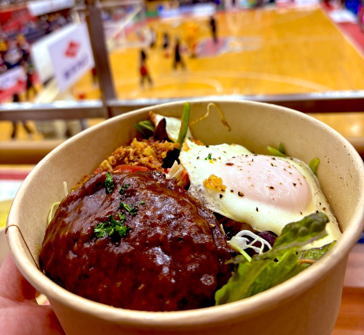 ruh_70's tweet photo. 今日も今日とてバスケ観戦
本日は！！はじめての奈良だよ！！！
ロコモコ丼うめえな！！！

#バンビシャス奈良 https://t.co/QWhmTZKJZB