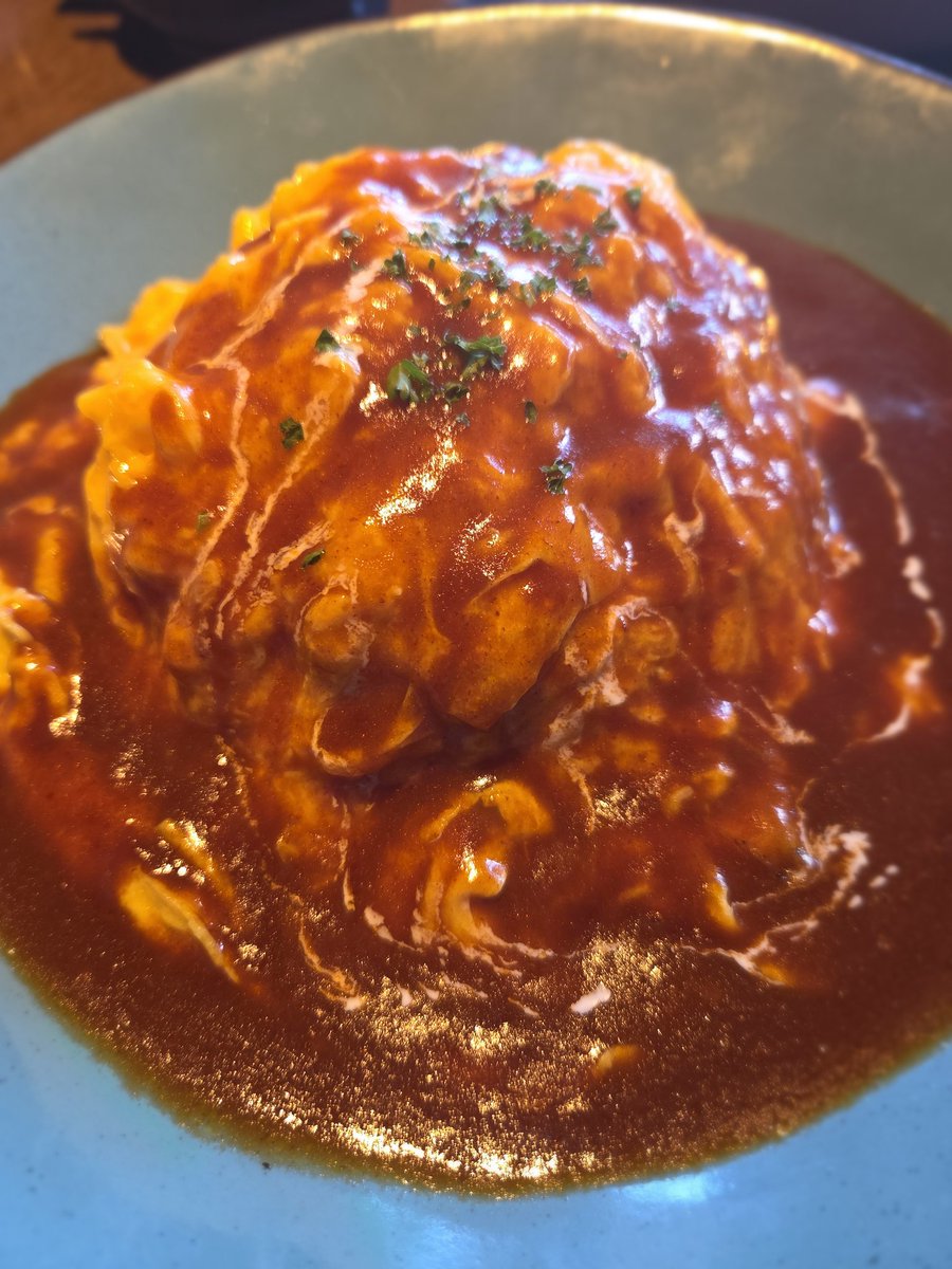 今日は朝から市場に行って🐟
メロンパン買いに行って🍈
ランチ😋🍴💕
パスタ、その他撮り忘れた🫩
お腹いっぱいの所に元気な店員さん現れ
ハッピーバレンタイン👏👏👏って言われて、え？😳
サプライズValentineでした！
Valentineドルチェ
ケーキに花火も刺さってたけど写真撮る時消えた🥲︎