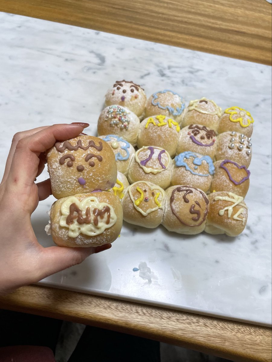 teraGtter's tweet photo. みょんちゃん、バレンタインにちぎりパンとチョコ塩パン作ったよ( ᴖ ͜ ᴖ )🍫🥐時間かかったけどめっちゃ美味しくできた🤭あと、甲子園当たってた⚾️💫嬉しいー！@aimyonGtter https://t.co/22f0O8Gjqz