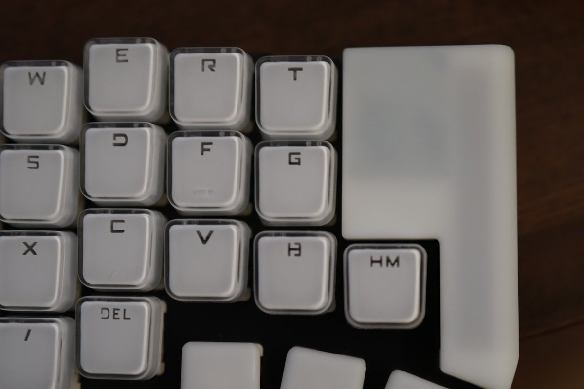 やっぱりそこの空き地活用したいよねということで、トラックパッドオプション開発中です