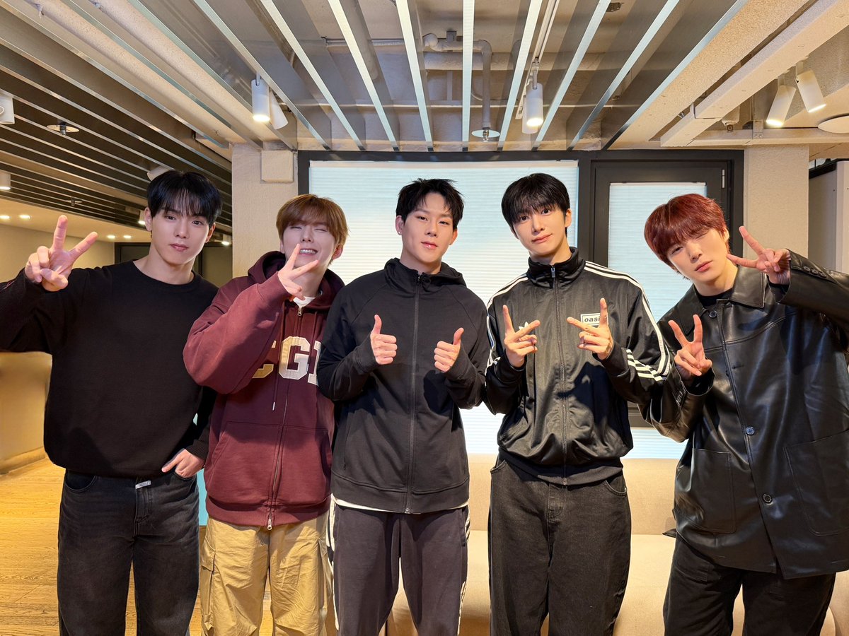 📸
MONSTA X MINI ALBUM
𝑻𝑯𝑬 𝑿 ♾

20260214 (土)
THE X
最後のサイン会完了☑️ 

#モンスタエックス #몬스타엑스
#MONSTAX
#MONSTA_X #THEX
#NtheFront