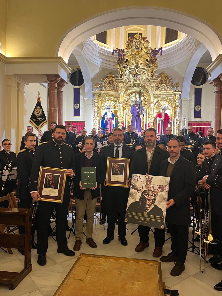 Emotiva noche la de ayer en nuestra Hermandad. Tras la Misa por el CXXVII Aniversario Fundacional, disfrutamos del concierto de la @AMCautivoDH ante nuestros Sagrados Titulares, preludio del CXXV Aniversario de la hechura del Señor. #GranPoderDH #Cuaresma