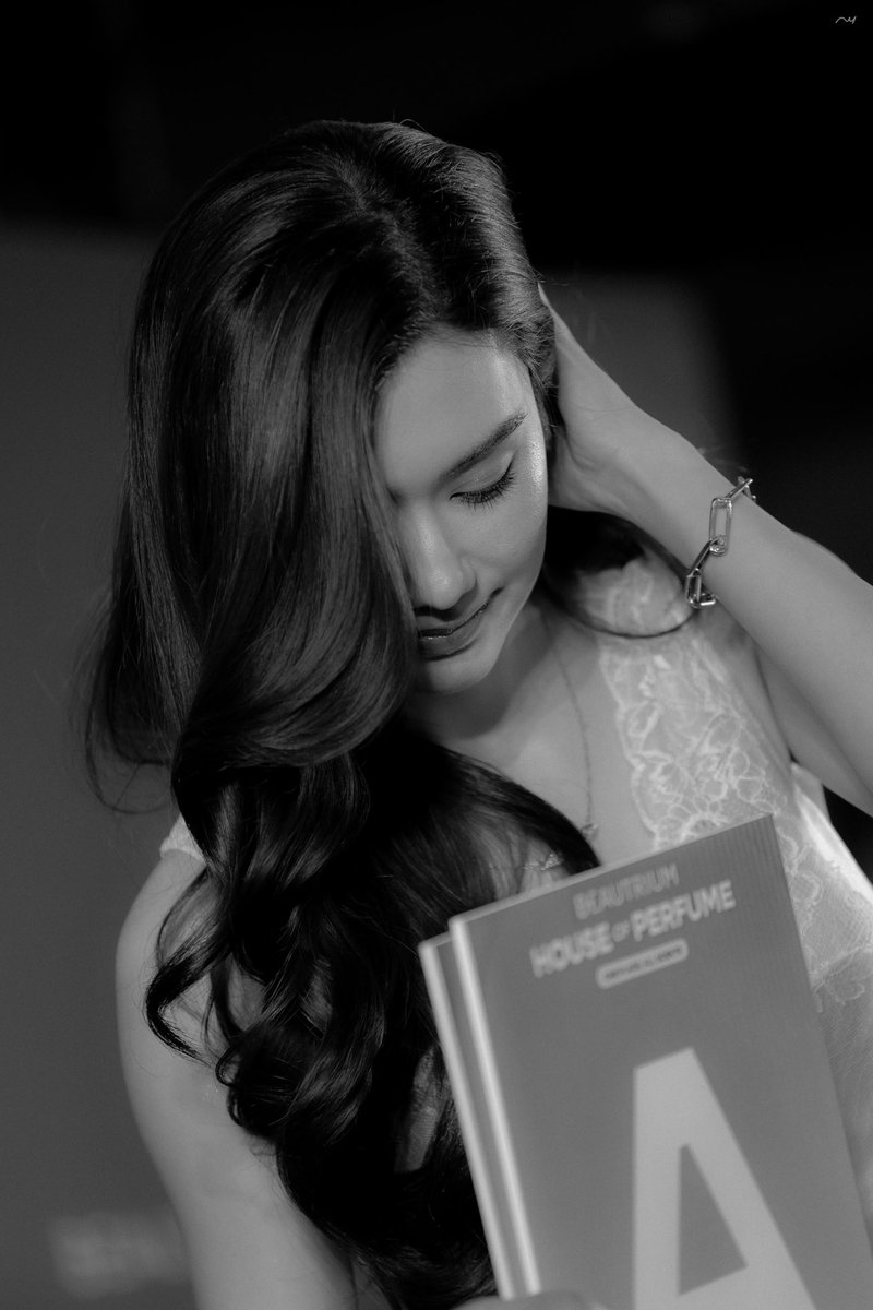 ความสว่างไสวในโลกสีขาวดำของชั้น
🦋 :-)

VALENTINE WITH LENAMIU
#BTHOPXLENAMIU
#lalinalena