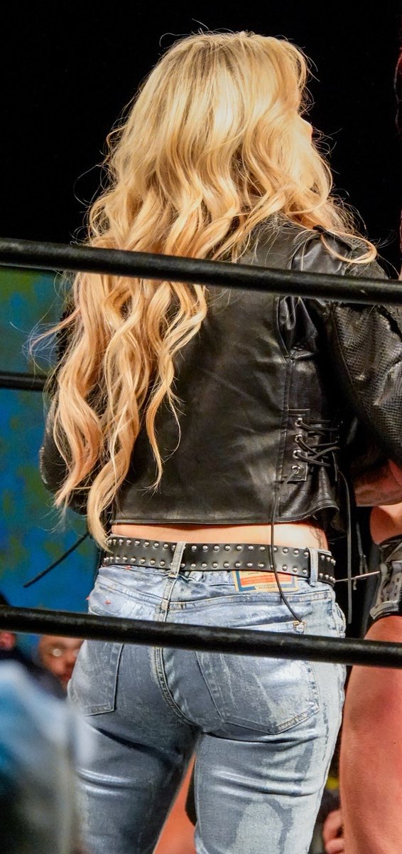 My butt looks good even in mom jeans 😏