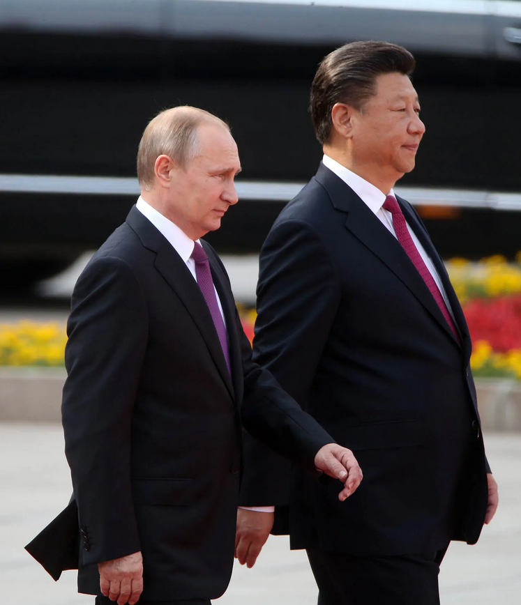 🇷🇺🇺🇦« Il ne lui reste plus si longtemps »

Cette phrase de Zelensky en référence à l'âge de Poutine est intéressante parce qu'elle pointe sans aucun doute la cause profonde de cette crise.

L'âge vieillissant de Poutine et le constat amer qu'en 25 ans de pouvoir, il n'a rien