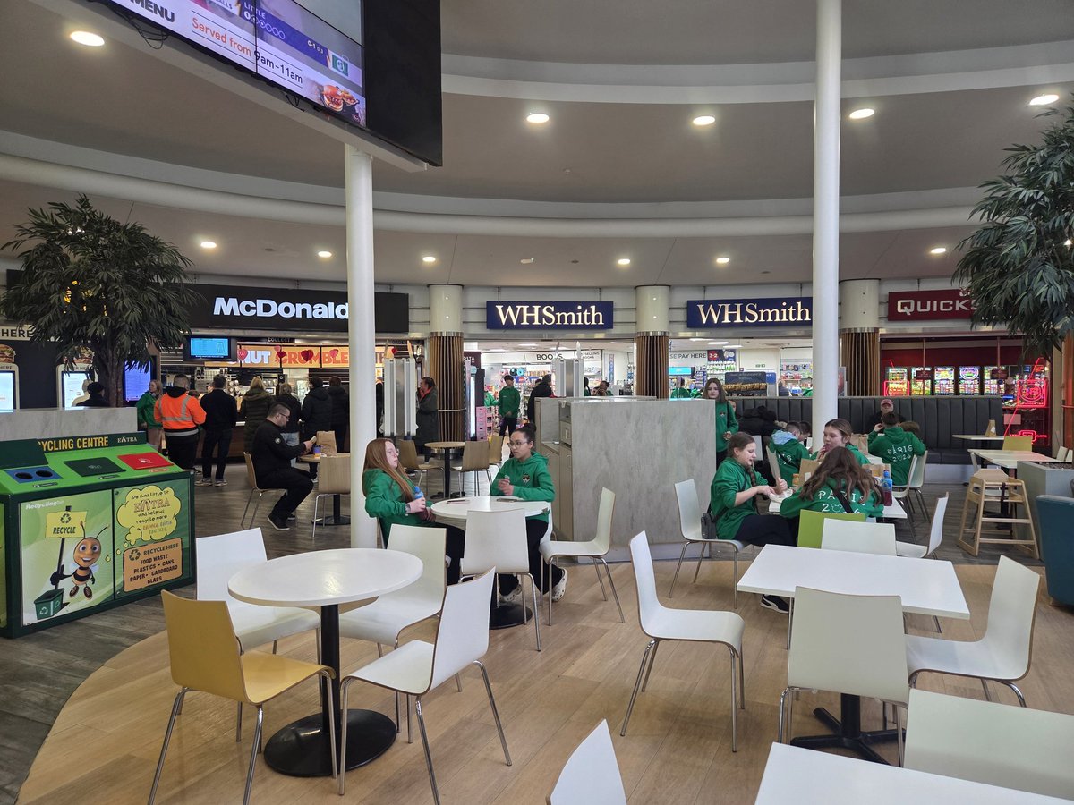 CastlefordAcad's tweet image. We have stopped at Peterborough services and are currently having some breakfast. McDonalds and Costa have been very poular! We'll be back on the road soon en route to Folkestone for the Eurotunnel. #ParisTrip2026 #breakfasttime