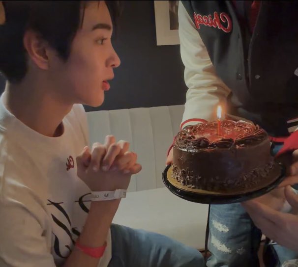 초코케이크랑 젤 잘어울리는 남자 안건호 🍫🫰🏿