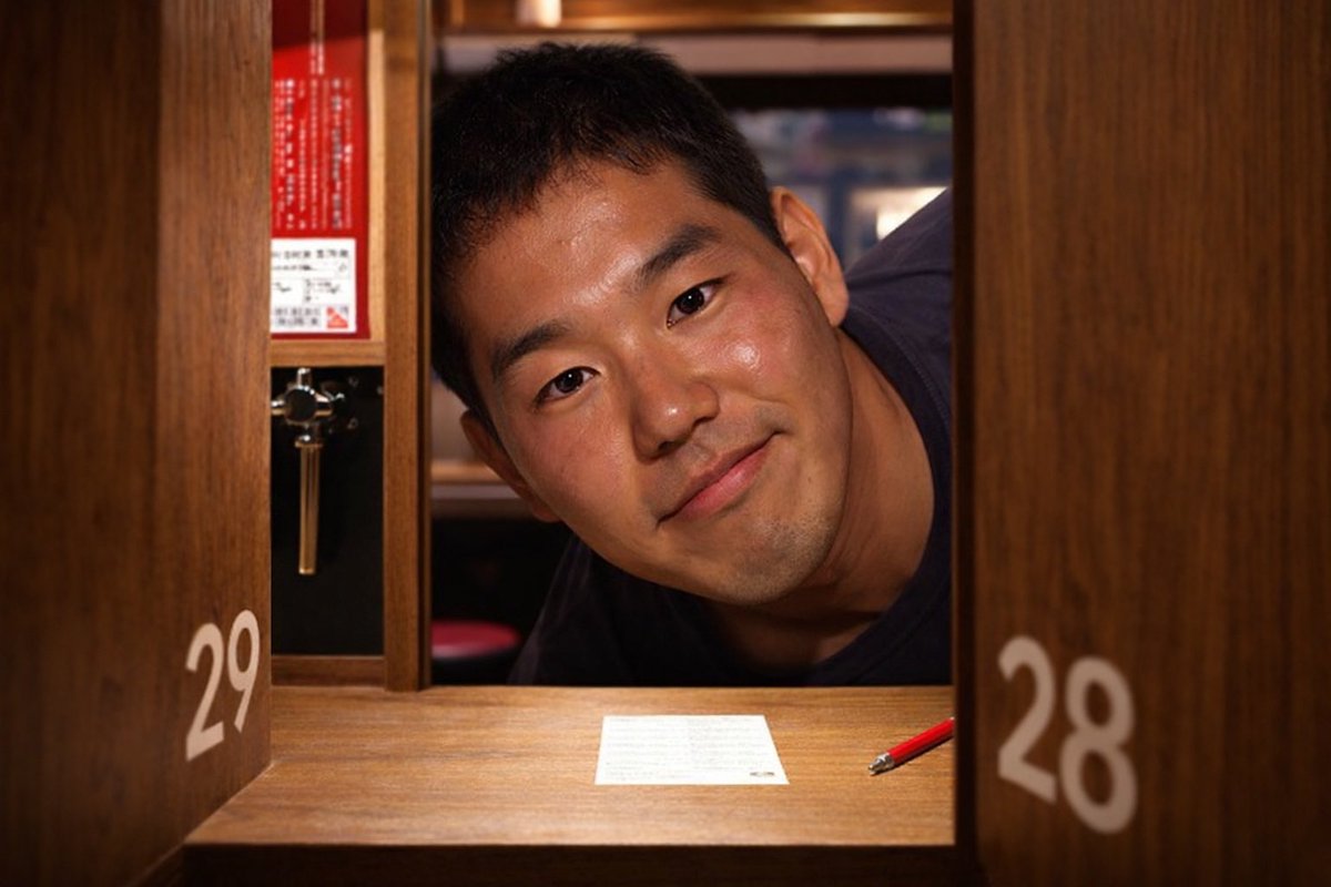 Yjsenpai_kiyuu's tweet image. 野獣先輩が一蘭で働いていたらどうしよう
そして、お客さんをチラチラ見ていたらどうしよう