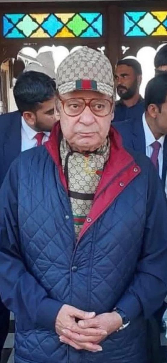 aghafaraz's tweet photo. @chsandhilaa معاشرے میں  جب کوئی کھسرا ناچنے کے قابل نہیں رہتا اسکو "گرو" بنا دیا جاتا ہے lب  گنجے بھگوڑے چور اشتیہاری مجرم نوازشریف کا کردار بھی پاکستان کی سیاست میں "گرو" والا رہ گیا ہے.. https://t.co/Mu51gYZGFv