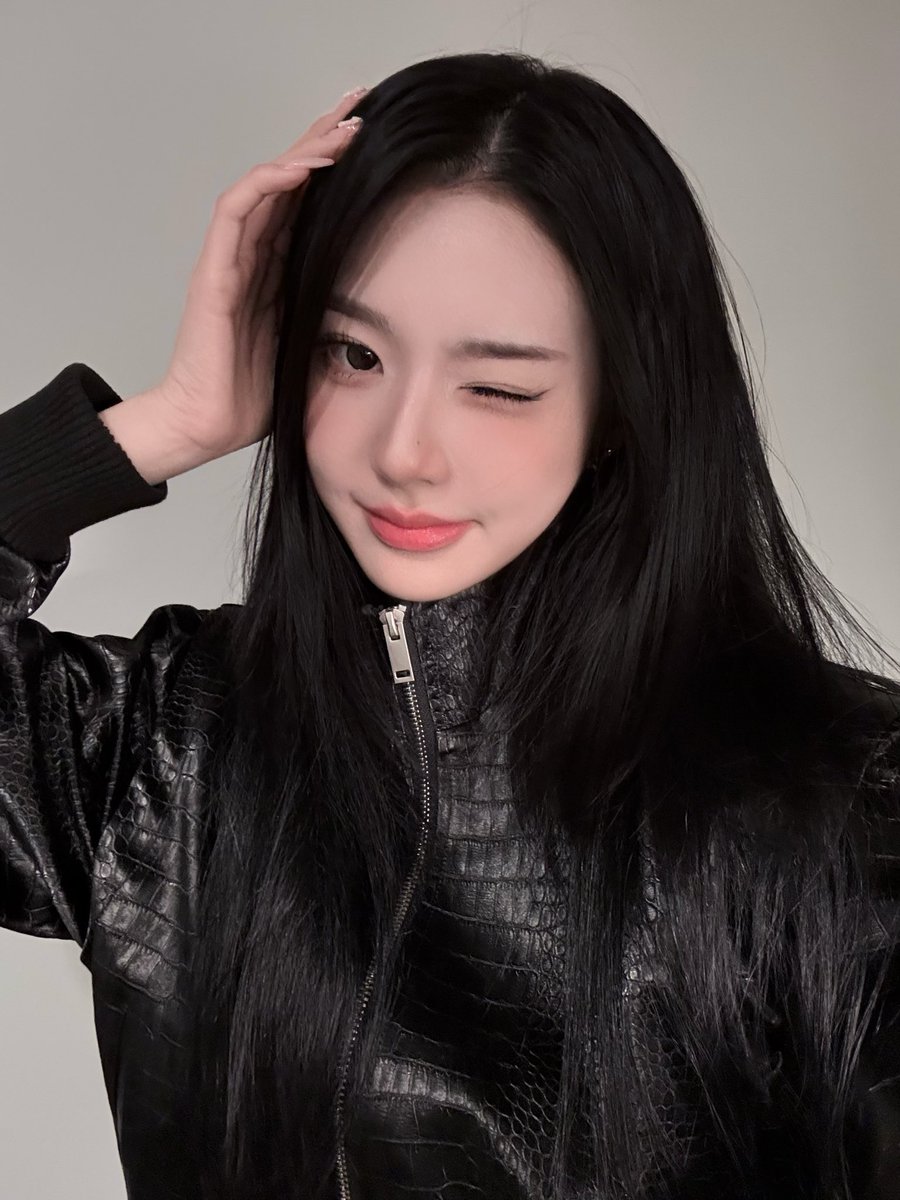 Wink 😉 #xinyu #tripleS #신위 #シンウィー