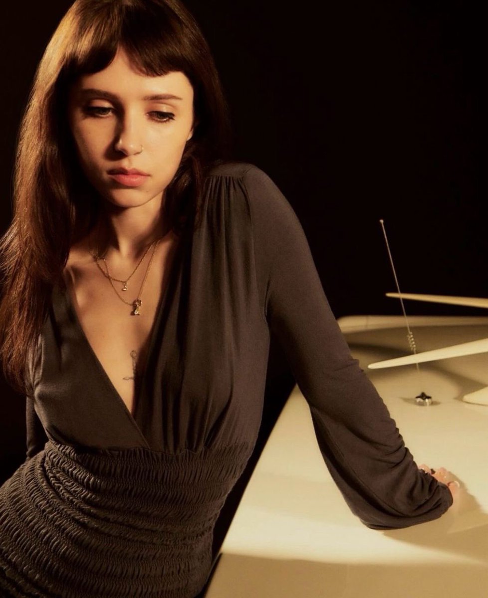 clairo media 🗝️ tweet media