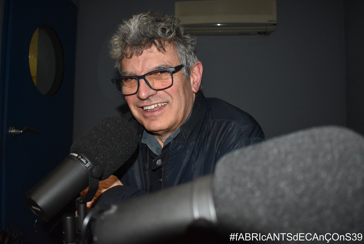 Avui, a les 20h, es reemetrà la conversa que vaig tenir amb en VÍCTOR BOCANEGRA al pgm "#fABRIcANTsdECAnÇOnS39" de <a href="/radiodesvern/">Ràdio Desvern</a>. Vam parlar del seu nou disc "Estocàstic" (<a href="/microscopi_/">Segell Microscopi</a>, 2025). Es podrà escoltar al 98.1 FM i a radiodesvern.com. <a href="/vicboca/">victor bocanegra</a> <a href="/victorobiols/">victor obiols</a>