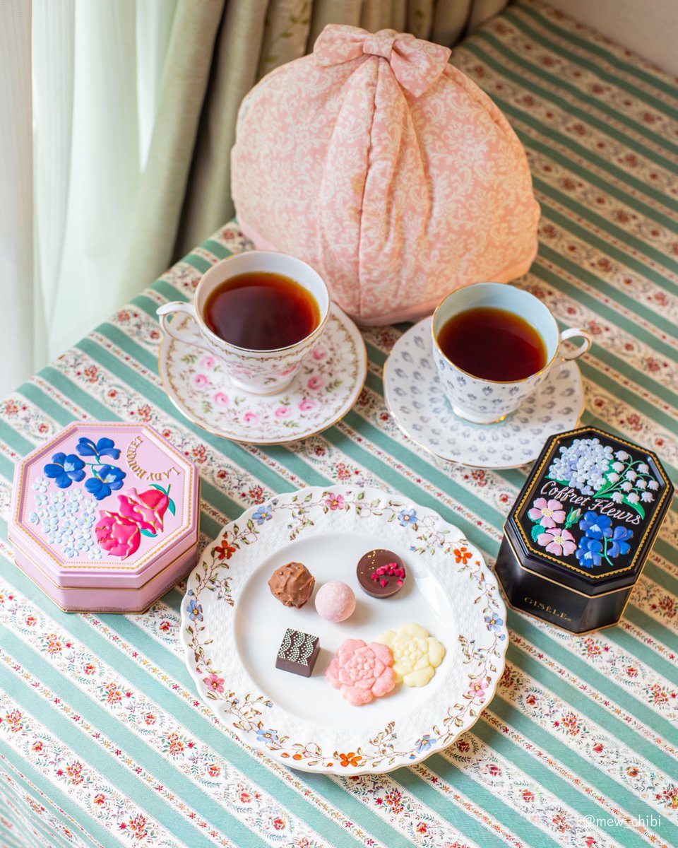 mew_chibi's tweet image. 𝙷𝚊𝚙𝚙𝚢 𝚅𝚊𝚕𝚎𝚗𝚝𝚒𝚗𝚎◡̈︎*♚︎‧*˚✩︎‧₊˚

Coffret Fleurs
LADY BOUQUET

Morozoffの可愛い缶💐
チョコレート勿論、使い途も愉しみ❣️
家族でゆっくり過ごす日✨

＊アッサム2nd ハティアリ農園/Gclef

#キリトリセカイ #ファインダー越しの私の世界ᅠ #茶好連 #木漏れ日のお茶会 #日常