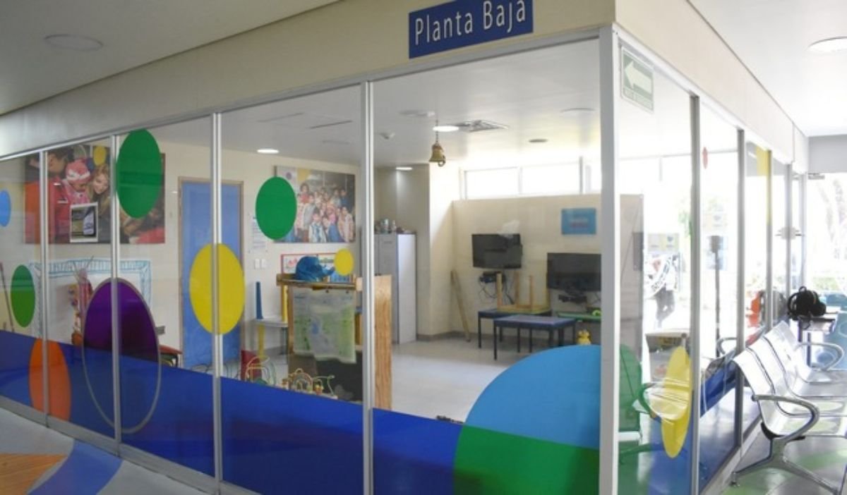 ❗❗❗ ÚLTIMA HORA ❗❗❗ 

No te pases de verdolaga Claudia Sheinbaum <a href="/Claudiashein/">Claudia Sheinbaum Pardo</a> 🤬

Mandaste Quimioterapia a Cuba!!! Sabiendo que aquí en México tiene una Crisis de las mismas con Los niños Mexicanos!!! 

<a href="/NARIZROJAAC/">NARIZ ROJA AC</a> Nuevamente dejan en visto las quejas en los Niños