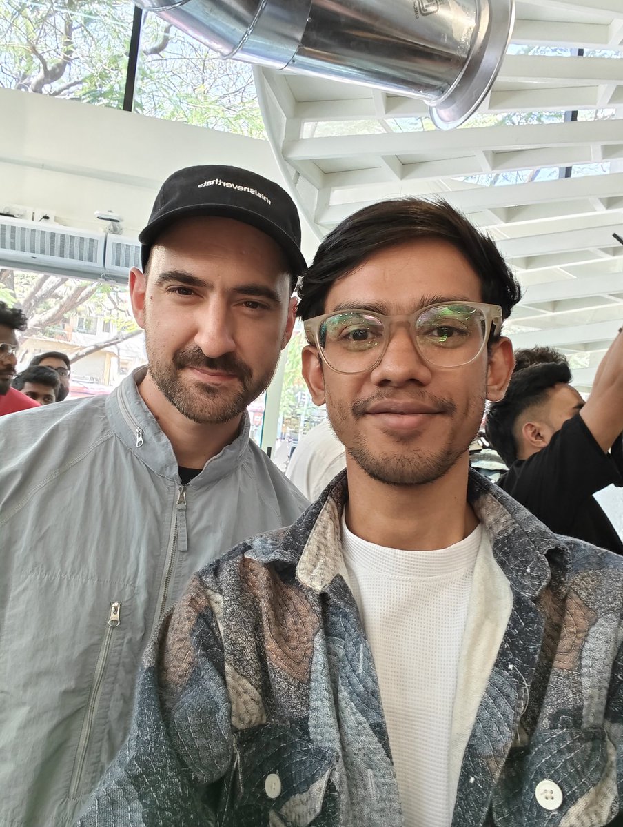 sumitobroy25's tweet image. Finally I Meet @getpeid @AkisEvangelidis First Nothing Store Bangalore
#nothing #store