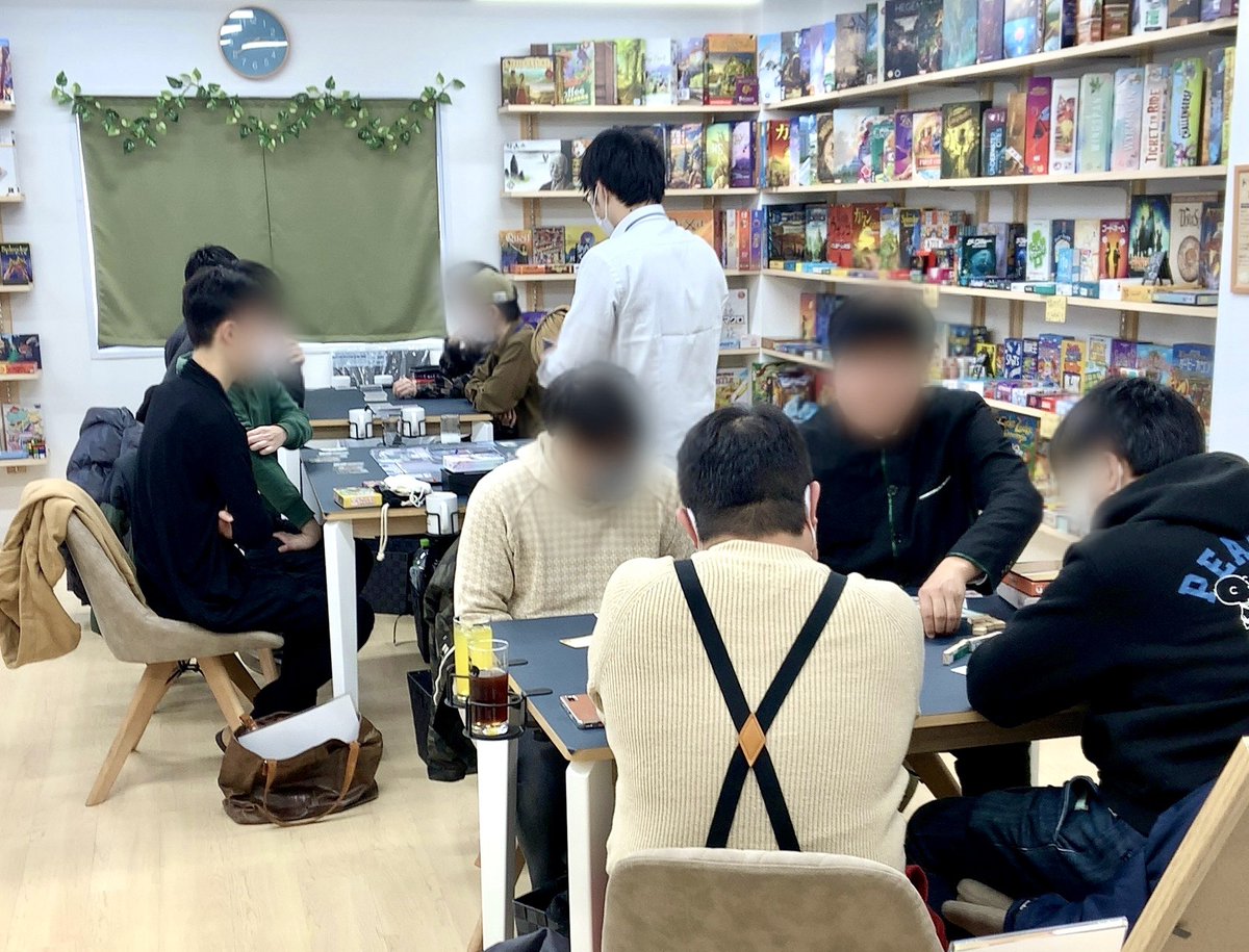 【ボードゲーム制作者様向けのテストプレイ &amp; 交流会をComorebiで開催します！】
📅2/20(金)18:00-23:00
💰クリエイター1,500円 / 一般 1,200円
🍪当日はお菓子食べ放題！

本イベントは、現在制作中の作品を持ち寄り、
ルールの改定・ゲームバランスの調整・UIの改善等