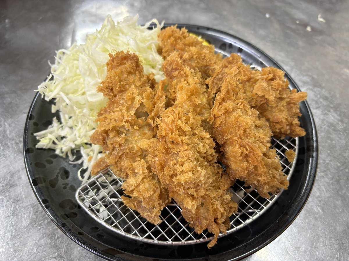 DOLCE_Katsutomi's tweet photo. 今日のカキフライは大きい！
シーズン1の予感です！
明日も大きい気がします。迷ってる方はぜひ！
⁡
 #DOLCEかつ富 https://t.co/vHirKZYAJQ