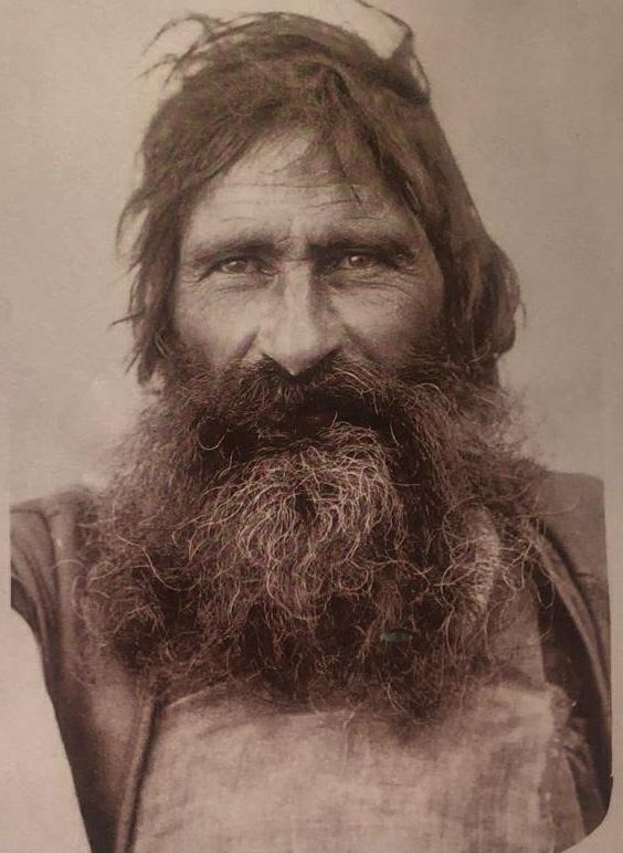 L’OMBRA DEL PREGIUDIZIO : IL SEDICENTE BANDITO SARDO RAFAELE GUSAI VITTIMA DI CLAMOROSO ERRORE GIUDIZIARIO
di Adriana Valenti Sabouret
tottusinpari.it/2026/02/14/lom…