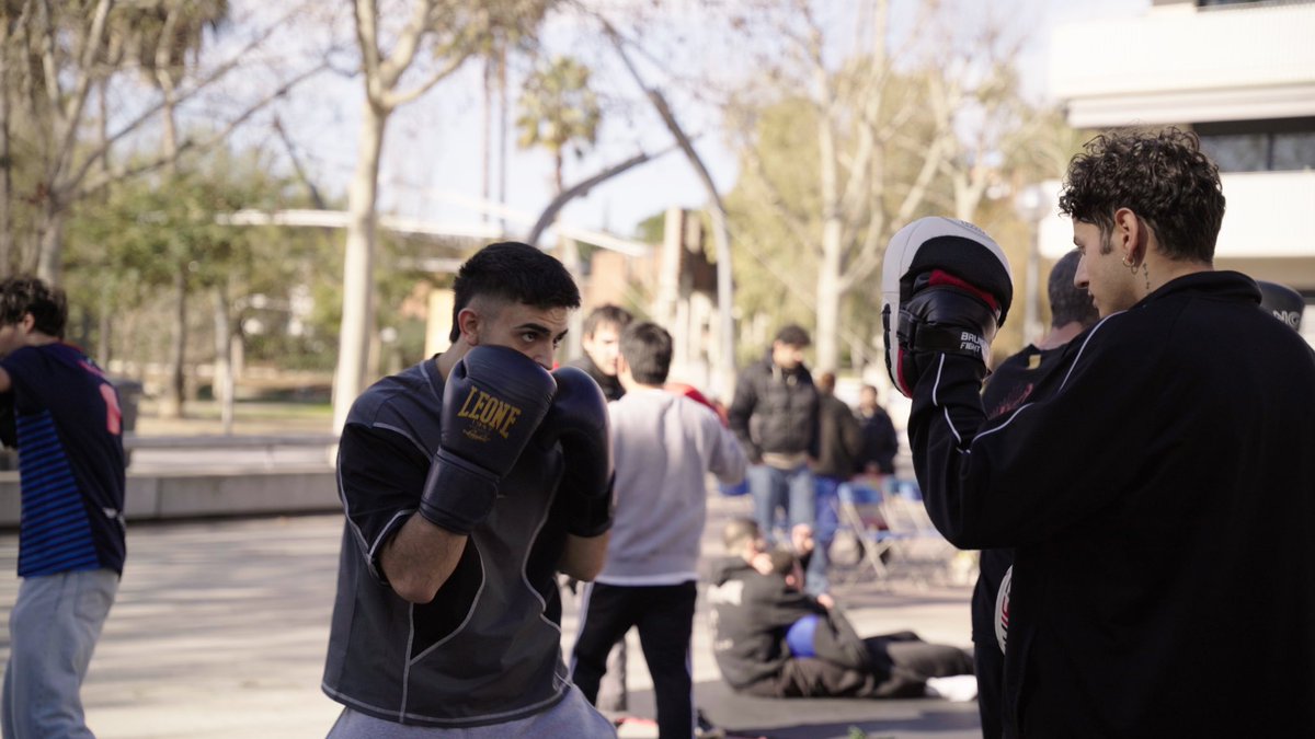 GPFrancescOlle's tweet photo. 🥊 || Jornada per a la Joventut del Barri

Dissabte vam presentar la proposta del Gimnàs i vam compartir moments de germanor i cohesió amb @gpmatildelanda @rukeli_gimnaspopular 

Gràcies a tothom! Un gimnàs de i per a la classe treballadora❤️‍🔥 https://t.co/qlUyOqYkpB