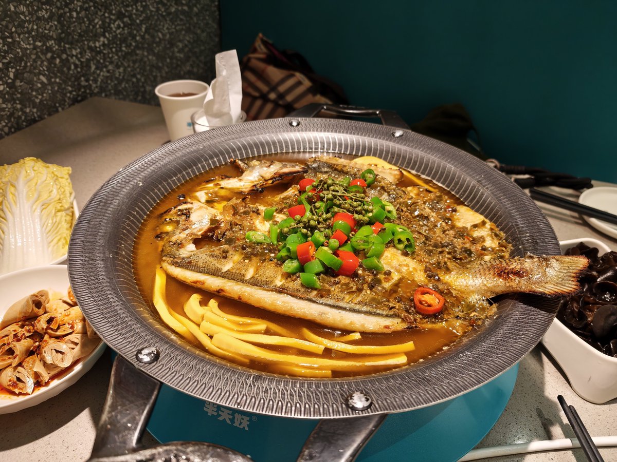 soluunj's tweet photo. Happy lunch time w family. https://t.co/Dn9mTnZm7p