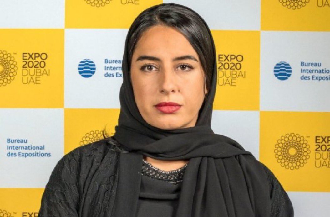 Dün paylaşılan Epstein Dosyaları'nda bir fotoğraf, internette yine büyük bir yankı uyandırdı.

Fotoğrafta Jeffrey Epstein ve eski bir BAE hükümeti insan hakları görevlisi birlikte görülüyor.

Genç kızları insan kaçakçılığından korumakla görevli kişilerin insan kaçakçılığının