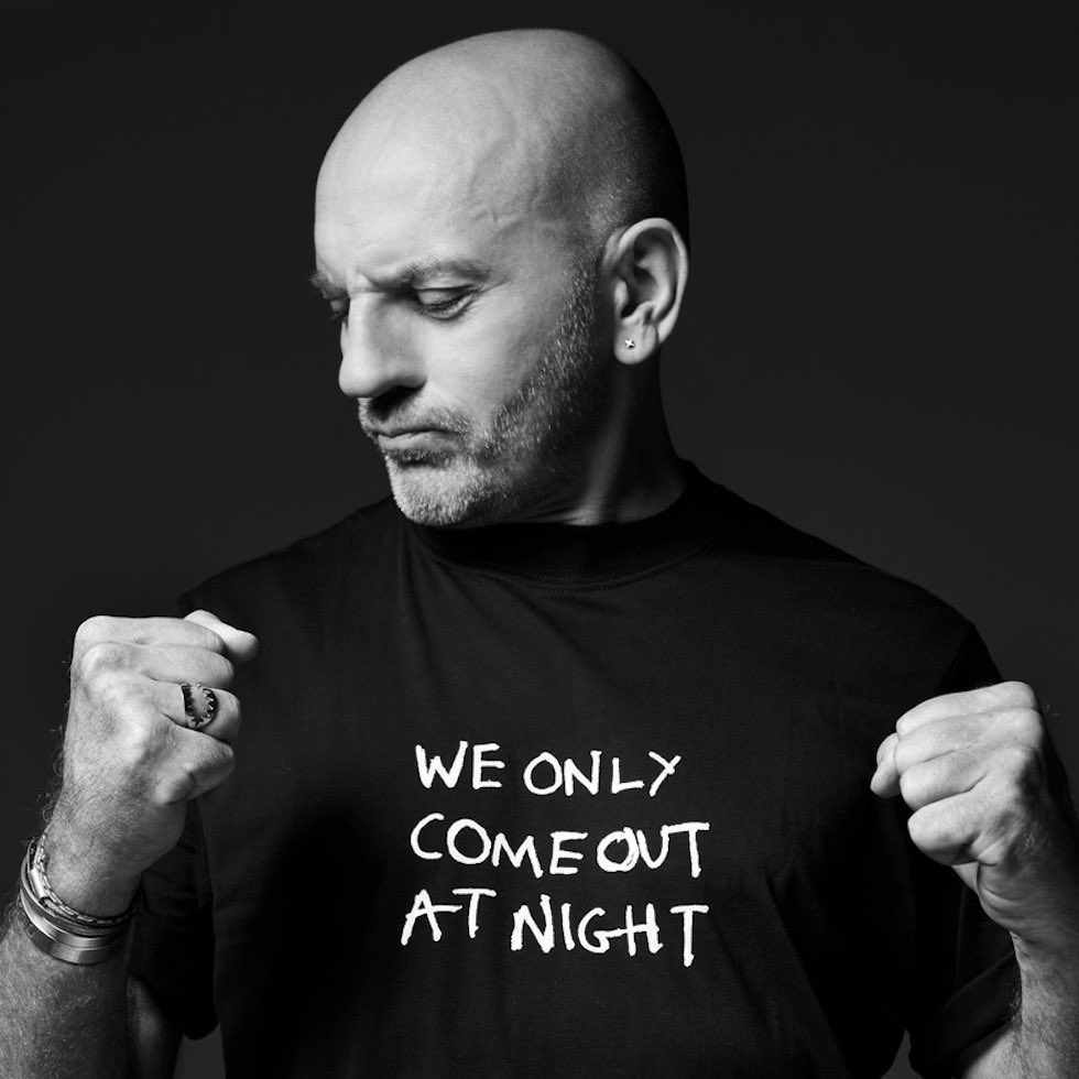 Sven爺には、
このWe only come out at night Tシャツをぜひとも再販していただきたい。
Svenの2023年のツアータイトルなんだけど、スマパンの曲でもあるので、クラバー兼スマパンファンとしてはこのフレーズは外せない。