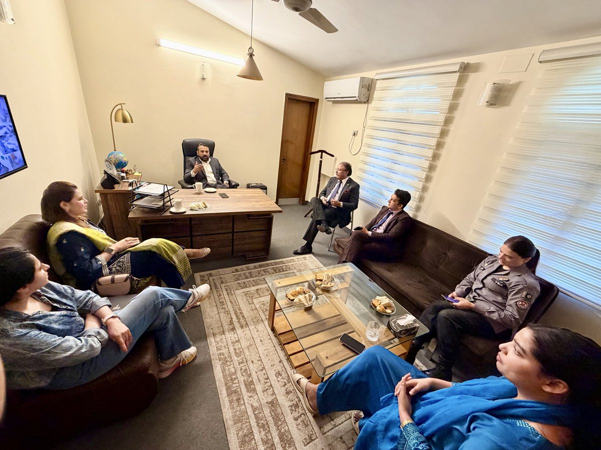 ShahidGhouri's tweet photo. Very productive discussion with key service delivery departments and Minority Civic Agents from 10 Union Councils of Lahore, reviewing the impacts of the Minority Civic Agents Program (2023–26).
#MCAP #InclusiveGovernance #MinorityRights #ServiceDelivery #YDFPakistan #NED https://t.co/FO9rF8gvU8