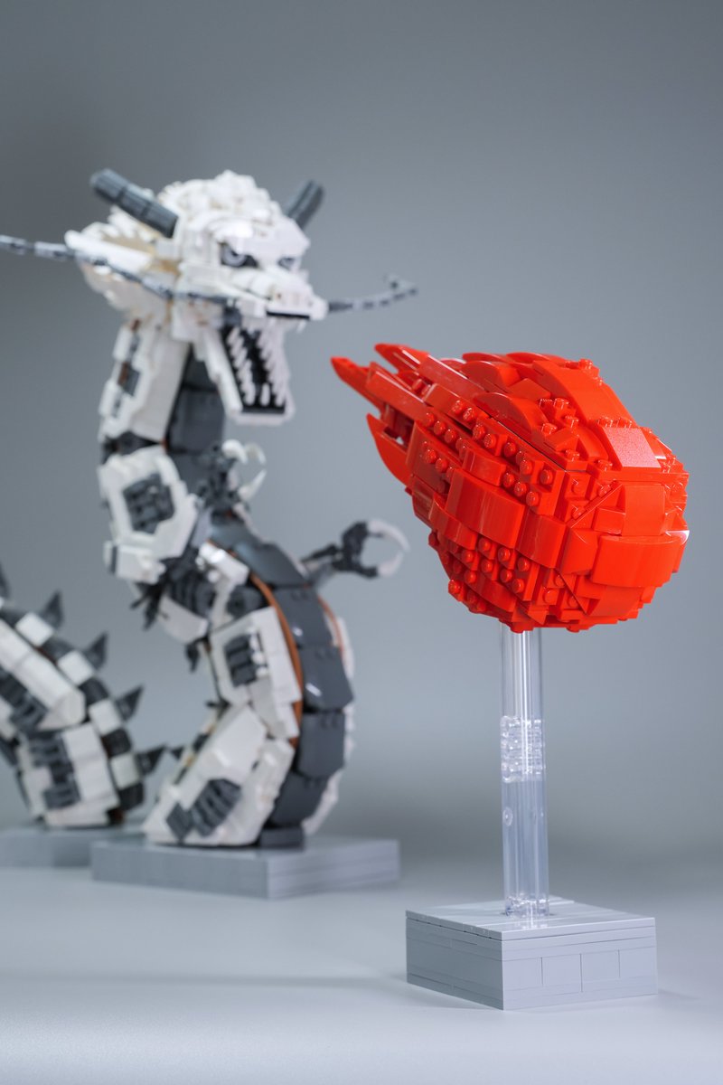 uran120's tweet image. 本作は保管や展示・持ち運びがしやすいように分割モデルにしました。
頭の部分だけでも展示ができてちょっと便利です。
火の玉エフェクトが思ったよりインパクトあるので今後もエフェクトつけてみたいかも。