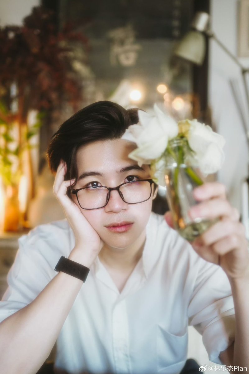 Plan’s Weibo Update 2026.02.14

Can you be my Valentine 🌹 ​​​

#คนของแปลน #PlanRathavit