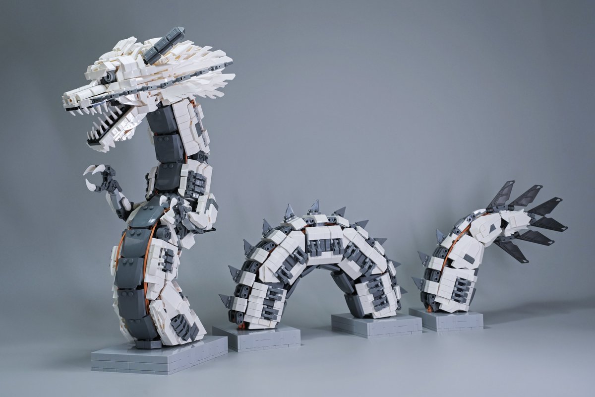 uran120's tweet image. レゴで龍を作ったよ。
西洋のドラゴンが怪物とされるのに対し、龍は「知恵 強さ 守護」を象徴する存在。
龍の姿が現在のように描かれるようになったのは古代中国・宋代の書物で「鹿 らくだ 兎 蛇 蛤 鯉 鷹 虎 牛」の9つの動物の特徴を持っていると明記されてからだって。元祖キメラだね。
#Lego #レゴ